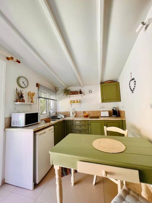 Under The Vine Garden House Apartment Platánion Exterior foto
