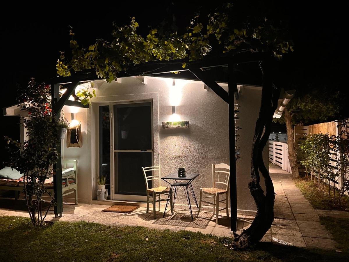 Under The Vine Garden House Apartment Platánion Exterior foto