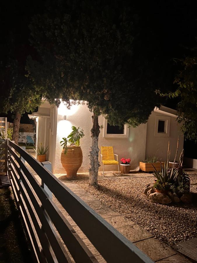 Under The Vine Garden House Apartment Platánion Exterior foto