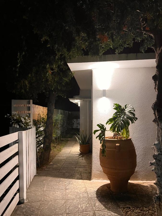 Under The Vine Garden House Apartment Platánion Exterior foto