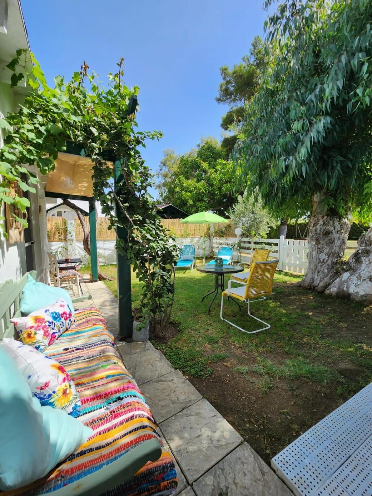 Under The Vine Garden House Apartment Platánion Exterior foto